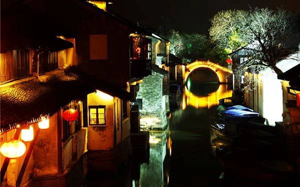 Vì vậy, nếu tới đây, du khách hãy dành thời gian để ngồi một vòng thuyền và ngắm cảnh thị trấn. Ảnh: Weixin