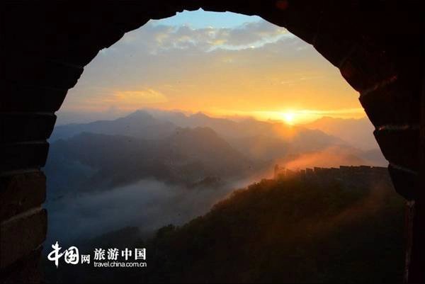 Từ Bắc Kinh muốn tới đây, bạn có thể đi xe bus tuyến Wangjing Xi - Liangping Xian vào 10h, 11h, 13h và 15h30. Thời gian xe bus quay trở về Bắc Kinh vào 10h30, 11h30, 13h30 và 15h. Từ Bắc Kinh muốn tới đây, bạn có thể đi xe bus tuyến Wangjing Xi - Liangping Xian vào 10h, 11h, 13h và 15h30. Thời gian xe bus quay trở về Bắc Kinh vào 10h30, 11h30, 13h30 và 15h.