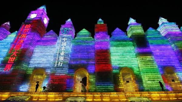 Khuôn viên nơi diễn ra lễ hội trải dài trên diện tích lên tới 750.000 m2 với rất nhiều công trình mô phỏng các kiến trúc nổi tiếng thế giới