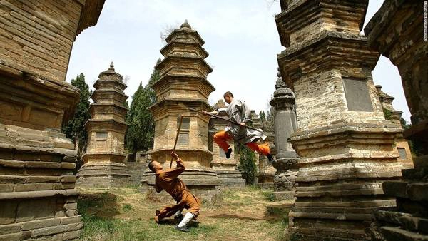 Quần thể tôn giáo có các chùa tháp với kiến trúc độc đáo, cạnh những đỉnh núi hùng vĩ. Ảnh: CNN. Quần thể tôn giáo có các chùa tháp với kiến trúc độc đáo, cạnh những đỉnh núi hùng vĩ. Ảnh: CNN.