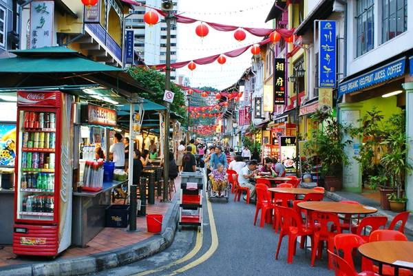 Thỏa sức ăn uống ở khu ẩm thực Chinatown. Ảnh: Khalzuri Yazid Thỏa sức ăn uống ở khu ẩm thực Chinatown. Ảnh: Khalzuri Yazid