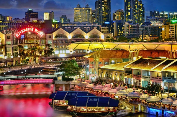 Clarke Quay nhộn nhịp về đêm. Ảnh: William Cho Clarke Quay nhộn nhịp về đêm. Ảnh: William Cho
