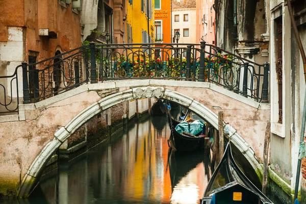 Là thủ phủ vùng Veneto phía bắc Italy, Venice được xây dựng trên hơn 100 hòn đảo lớn nhỏ, trở thành một kỳ quan kiến trúc tuyệt vời. Là thủ phủ vùng Veneto phía bắc Italy, Venice được xây dựng trên hơn 100 hòn đảo lớn nhỏ, trở thành một kỳ quan kiến trúc tuyệt vời.