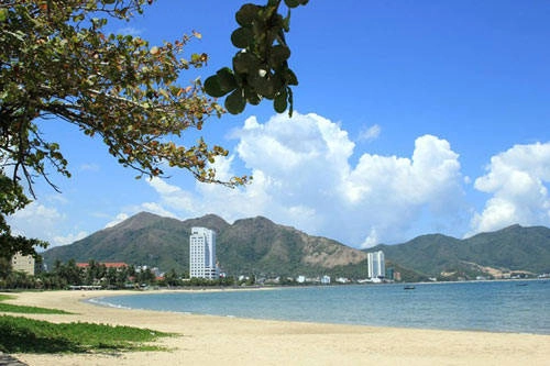 Ôm trọn thành phố Nha Trang, vịnh biển có diện tích lớn thứ 2 này của tính là vịnh biển quan trọng ảnh hưởng tới sự phát triển của ngành du lịch Nha Trang, kinh tế biển đảo của tỉnh. Ôm trọn thành phố Nha Trang, vịnh biển có diện tích lớn thứ 2 này của tính là vịnh biển quan trọng ảnh hưởng tới sự phát triển của ngành du lịch Nha Trang, kinh tế biển đảo của tỉnh.