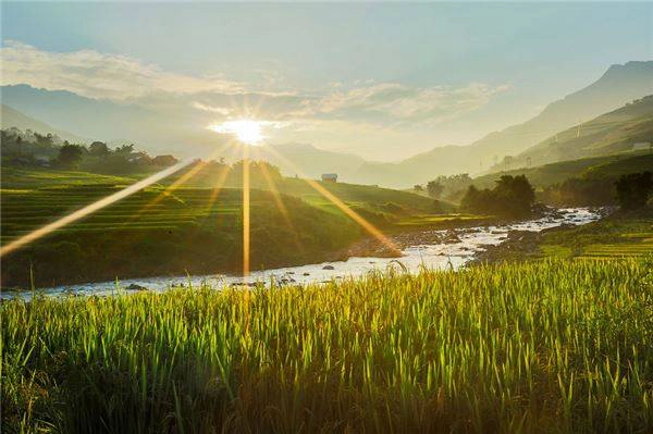 Đến Sapa du khách sẽ có cơ hội được ngắm nhìn thỏa thích cảnh bình minh hay hoàng hôn tuyệt đẹp ở vùng cao. Đến Sapa du khách sẽ có cơ hội được ngắm nhìn thỏa thích cảnh bình minh hay hoàng hôn tuyệt đẹp ở vùng cao.