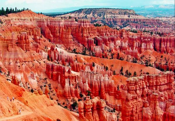 Vườn quốc gia Bryce Canyon là nơi có một cảnh quan thiên nhiên độc đáo với những hẻm núi ấn tượng.