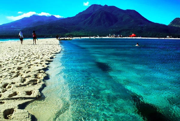 Camiguin là hòn đảo nhỏ thứ hai ở Philippines.