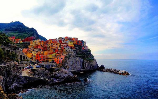  Cinque Terre được mệnh danh là nơi có những ngôi làng sặc sỡ nhất thế giới.