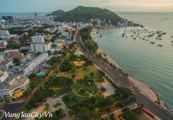 Lệnh cấm ăn uống trên bãi biển Vũng Tàu đã được ban hành và có hiệu lực áp dụng từ ngày 26−4. Đây được xem là động thái rất kiên quyết của chính quyền thành phố biển Vũng Tàu sau hàng loạt lời phàn nàn về cảnh tượng nấu nướng, xả rác tràn lan trên bãi biển. Ảnh:vungtaucity.vn Lệnh cấm ăn uống trên bãi biển Vũng Tàu đã được ban hành và có hiệu lực áp dụng từ ngày 26−4. Đây được xem là động thái rất kiên quyết của chính quyền thành phố biển Vũng Tàu sau hàng loạt lời phàn nàn về cảnh tượng nấu nướng, xả rác tràn lan trên bãi biển. Ảnh:vungtaucity.vn