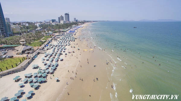 Nếu không có chú thích rõ ràng, rất nhiều du khách có thể nhầm đây là một bãi biển nào đó ở châu Âu hoặc châu Mỹ. Ảnh:vungtaucity.vn Nếu không có chú thích rõ ràng, rất nhiều du khách có thể nhầm đây là một bãi biển nào đó ở châu Âu hoặc châu Mỹ. Ảnh:vungtaucity.vn