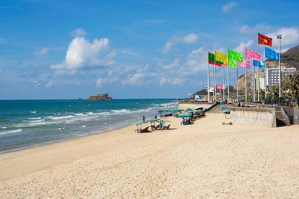 Hiện nay khu vực Bãi Sau Vũng Tàu đã hoàn toàn sạch sẽ, không còn tình trạng rác chất đống bên bờ biển. Ảnh: Nguyễn Đức Hợp Hiện nay khu vực Bãi Sau Vũng Tàu đã hoàn toàn sạch sẽ, không còn tình trạng rác chất đống bên bờ biển. Ảnh: Nguyễn Đức Hợp