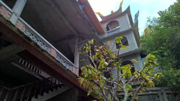 Chùa vẫn đang trong giai đoạn trùng tu. Chùa vẫn đang trong giai đoạn trùng tu.