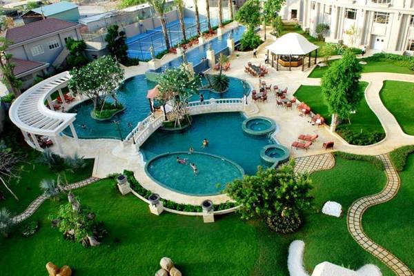 Không gian xanh mát của khách sạn. 