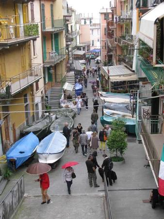 Con phố chính ở làng Manarola - Ảnh: wordpress