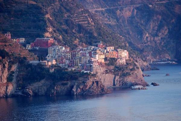 Corniglia là ngôi làng duy nhất ở Cinque Terre không có đường tiếp cận trực tiếp từ biển - Ảnh: flickr