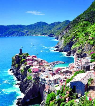 Một phần nhô ra biển của làng Vernazza - Ảnh: panoramio