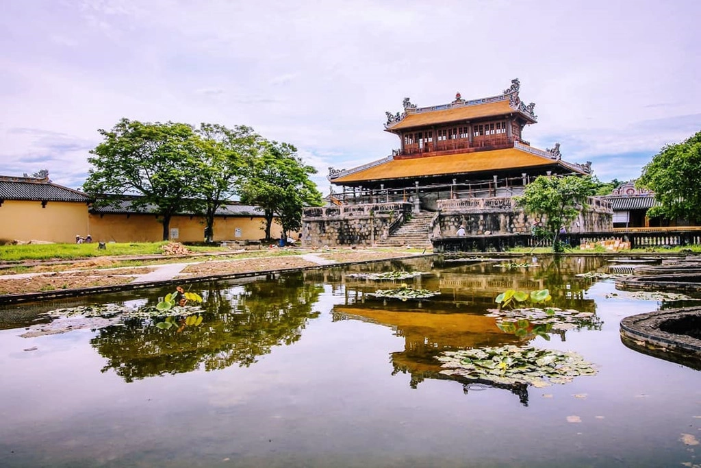  Đại Nội, lăng Khải Định hay lăng Tự Đức là những điểm bạn nên đến thăm trong hành trình khám phá nét đẹp cố đô Huế.