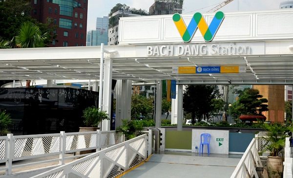 Tuyến buýt đường sông có lộ trình dài gần 11 km từ bến Bạch Đằng đến bến phà Linh Đông (quận Thủ Đức) đi qua các quận 1, 2, Bình Thạnh và Thủ Đức. Tuyến buýt đường sông có lộ trình dài gần 11 km từ bến Bạch Đằng đến bến phà Linh Đông (quận Thủ Đức) đi qua các quận 1, 2, Bình Thạnh và Thủ Đức.