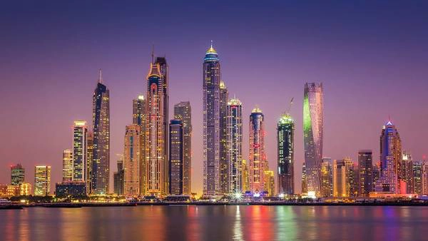 Đường chân trời nhìn từ bến cảng Dubai cho ta thấy quy mô khổng lồ của các tòa nhà. Đường chân trời nhìn từ bến cảng Dubai cho ta thấy quy mô khổng lồ của các tòa nhà.
