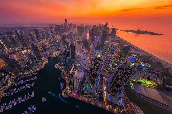 Các tòa cao ốc ở khu vực trung tâm của Dubai, và còn có nhiều công trình đang tiếp tục được xây dựng. Các tòa cao ốc ở khu vực trung tâm của Dubai, và còn có nhiều công trình đang tiếp tục được xây dựng.