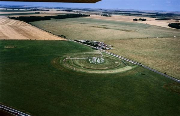    Stonehenge nhìn từ không trung. (Ảnh: E-kiến trúc sư)