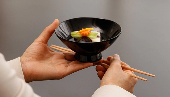 Hãy nói những từ ngữ thể hiện sự trân trọng trước, trong và sau bữa ăn - Ảnh: www.hotelokura.co.jp Hãy nói những từ ngữ thể hiện sự trân trọng trước, trong và sau bữa ăn - Ảnh: www.hotelokura.co.jp