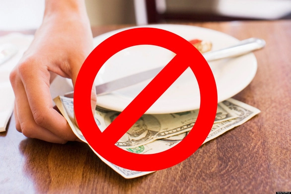 Đưa tiền boa không phải là việc bắt buộc ở Nhật - Ảnh: HuffPost Đưa tiền boa không phải là việc bắt buộc ở Nhật - Ảnh: HuffPost