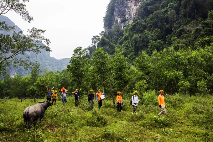 Hang Chà Lòi nằm ở xã Ngân Thuỷ (huyện Lệ Thuỷ) vừa được đưa vào khai thác du lịch. Hang cách trung tâm TP Đồng Hới khoảng 40 km theo hướng tây nam. Trước khi vào hang, du khách được gặp gỡ, tiếp xúc với người dân tộc Vân Kiều ở đây. Người bản địa vẫn thường gọi hang này là hang Đại tướng.