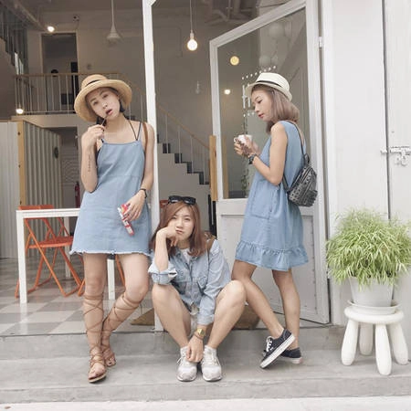 Bạn An Vũ (hiện sinh sống và làm việc tại Hà Nội) lên kế hoạch du lịch hè đến Thái Lan cho nhóm bạn của mình gồm 5 người, cũng là những bạn trẻ yêu nhiếp ảnh và thời trang. Sau khi trở về, An đã chia sẻ nhiều hình ảnh đẹp tại những địa điểm mà ngay cả dân du lịch chuyên đi Thái cũng tò mò về những địa điểm cô nàng đã check in. Bạn An Vũ (hiện sinh sống và làm việc tại Hà Nội) lên kế hoạch du lịch hè đến Thái Lan cho nhóm bạn của mình gồm 5 người, cũng là những bạn trẻ yêu nhiếp ảnh và thời trang. Sau khi trở về, An đã chia sẻ nhiều hình ảnh đẹp tại những địa điểm mà ngay cả dân du lịch chuyên đi Thái cũng tò mò về những địa điểm cô nàng đã check in.