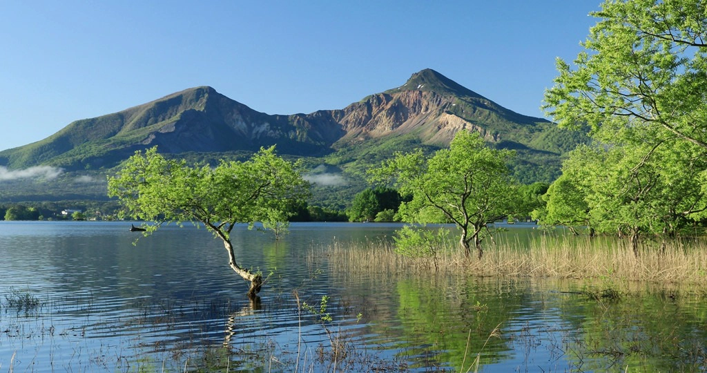 Vẻ đẹp trong trẻo của hồ Hibara vào mùa thu. Ảnh: Poc.pond5.Quà lưu niệm ở Fukushima