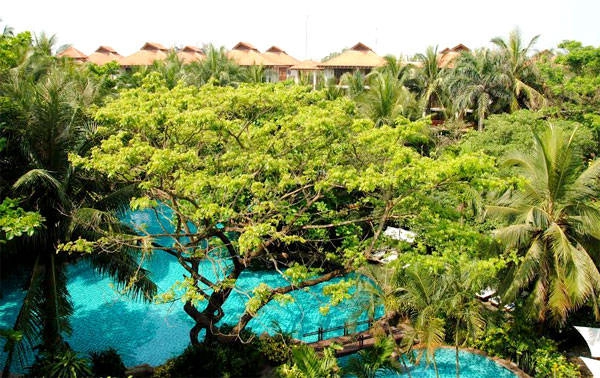 Furama Resort Đà Nẵng nhận danh hiệu “Thương hiệu Xanh 2014” do Tạp chí Kinh tế và Dự báo trao tặng ngày 27/11/2014.