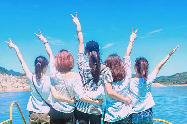 gan-ha-noi-co-3-dia-diem-tuyet-voi-de-vi-vu-cung-lop-minh-truoc-ngay-chia-tay-ivivu-4