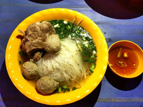 Nhiều người cho biết tô hủ tiếu suốt nhiều năm qua vẫn vẹn nguyên hương vị. Ảnh: Phong Vinh. Nhiều người cho biết tô hủ tiếu suốt nhiều năm qua vẫn vẹn nguyên hương vị. Ảnh: Phong Vinh.