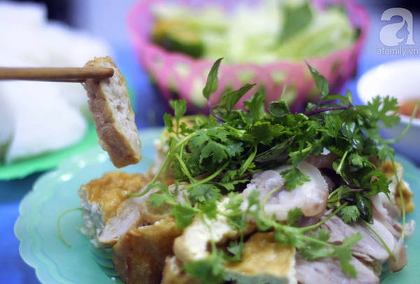 ghe-hang-bun-dau-mam-tom-phai-tan-dung-ca-hanh-lang-phong-ngu-lam-noi-ban-hang-o-pho-dai-la-ivivu-12