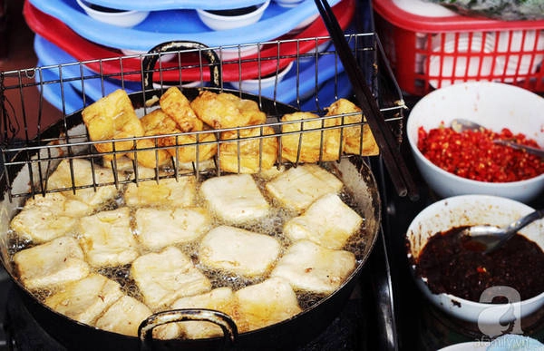 ghe-hang-bun-dau-mam-tom-phai-tan-dung-ca-hanh-lang-phong-ngu-lam-noi-ban-hang-o-pho-dai-la-ivivu-13
