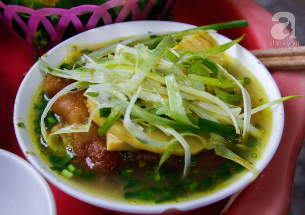 ghe-hang-bun-dau-mam-tom-phai-tan-dung-ca-hanh-lang-phong-ngu-lam-noi-ban-hang-o-pho-dai-la-ivivu-14
