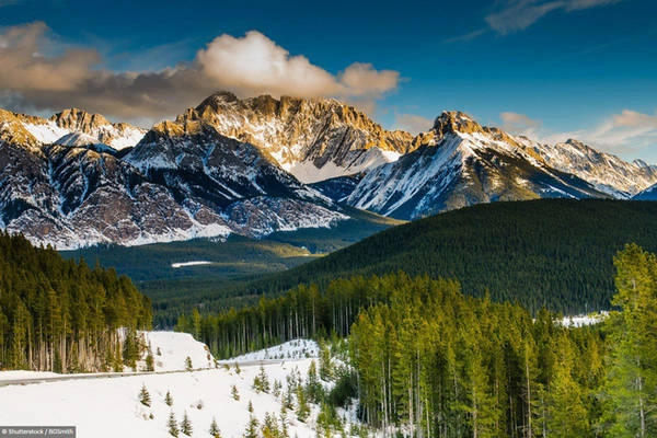 Công viên núi đá Canada với cảnh quan hùng vĩ. Công viên núi đá Canada với cảnh quan hùng vĩ.