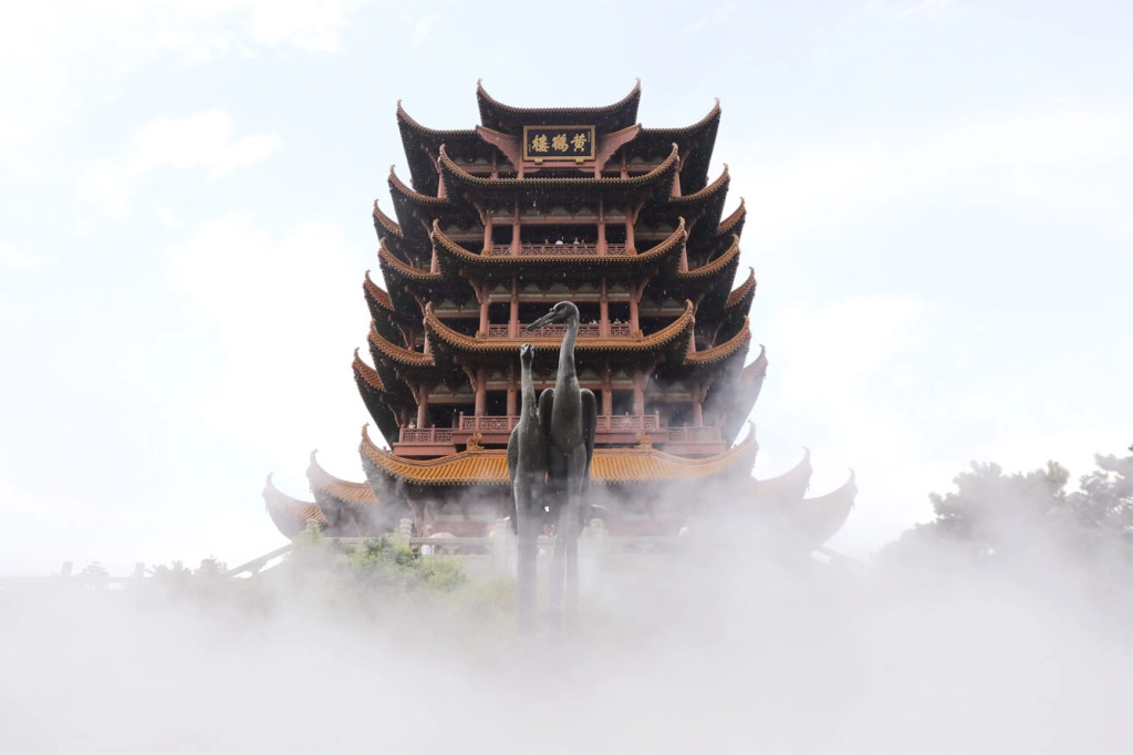 ghe-tham-hoang-hac-lau-kiet-tac-nghe-thuat-dep-tho-mong-tu-thi-van-ra-ngoai-doi-ivivu-2