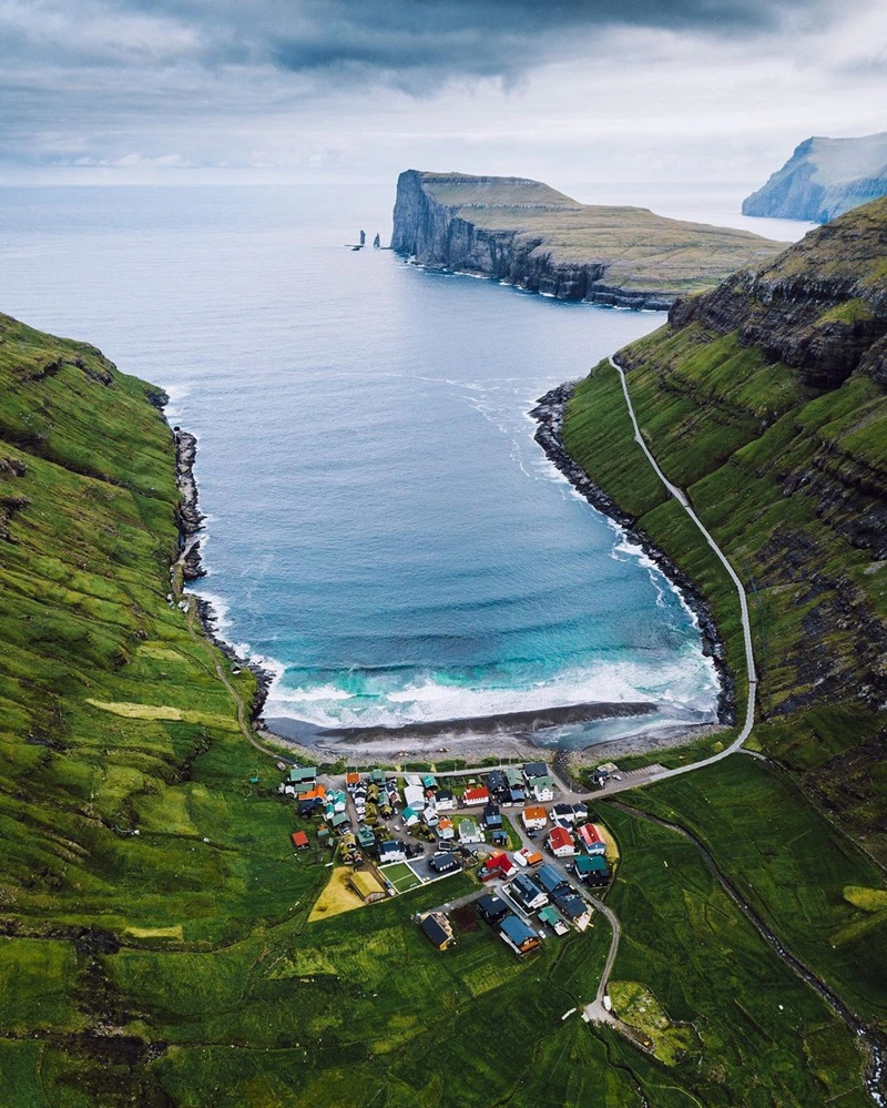 ghe-tham-nhung-ngoi-nha-mai-co-doc-dao-tren-quan-dao-Faroe-ivivu-1