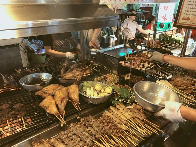 ghi-nhanh-so-tay-an-sap-cao-hung-cua-chang-du-hoc-sinh-cho-chuyen-di-dai-loan-sap-toi-ivivu-15