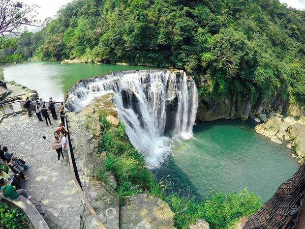 Vẻ đẹp hùng vĩ của thác Shi Fen. Ảnh: Minh Trần Vẻ đẹp hùng vĩ của thác Shi Fen. Ảnh: Minh Trần
