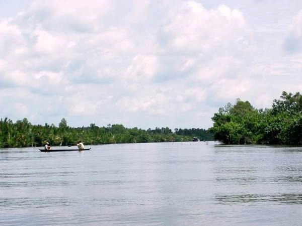 Dòng sông Trẹm thanh bình. Ảnh: hoiquanbancau.vn