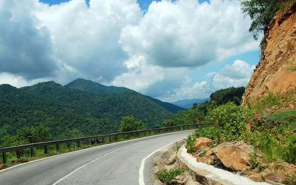 Trong các ngọn đèo bạn phải chinh phục để Đà Lạt, đèo Bảo Lộc được coi là cung đường lý tưởng thách thức các tín đồ yêu thích khám phá và chinh phục. Ảnh: Baoloc.net. Trong các ngọn đèo bạn phải chinh phục để Đà Lạt, đèo Bảo Lộc được coi là cung đường lý tưởng thách thức các tín đồ yêu thích khám phá và chinh phục. Ảnh: Baoloc.net.