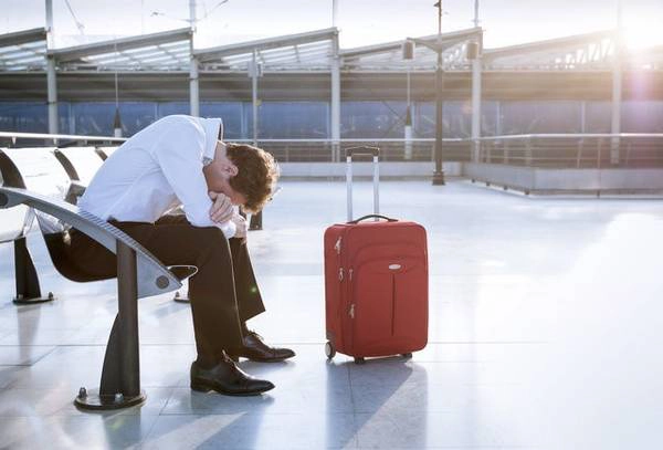 Bạn nên đặt vé nối chuyến của cùng một hãng hàng không, để được hỗ trợ tốt nhất khi lỡ chuyến. Ảnh: Thrillist. Bạn nên đặt vé nối chuyến của cùng một hãng hàng không, để được hỗ trợ tốt nhất khi lỡ chuyến. Ảnh: Thrillist.
