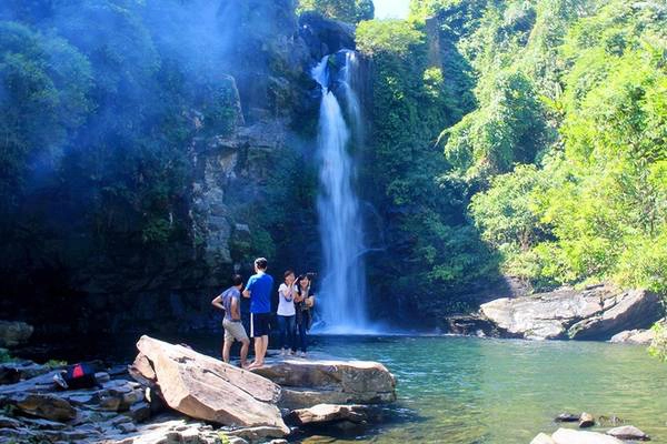 Giếng Trời nằm trong khu bảo tồn Bà Nà – Núi Chúa, Đà Nẵng, nơi có khu du lịch Bà Nà Hills nổi tiếng. Cảnh vật hoang sơ chính là nguồn cảm hứng đối với dân phượt, với các loại hình dã ngoại như trekking, leo núi, cắm trại hay tắm suối. Giếng Trời nằm trong khu bảo tồn Bà Nà – Núi Chúa, Đà Nẵng, nơi có khu du lịch Bà Nà Hills nổi tiếng. Cảnh vật hoang sơ chính là nguồn cảm hứng đối với dân phượt, với các loại hình dã ngoại như trekking, leo núi, cắm trại hay tắm suối.