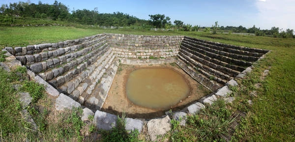 Theo TS. Khảo cổ Trần Anh Dũng người trực tiếp tham gia khai quật và tôn tạo giếng cho biết: “Khi xưa giếng được xây để phục vụ cho việc tế gia và trai giới (Trai giới là tắm gội sạch sẽ, ăn chay, không uống rượu) trước khi làm lễ tế”.