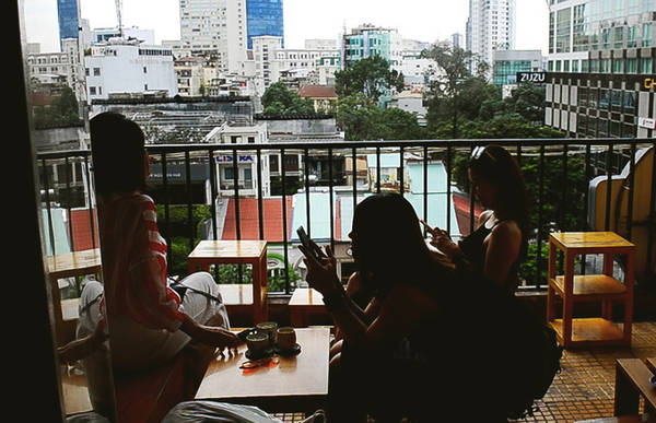 Ngoài ra, The Letter còn ghi điểm bởi là một trong những nơi có view trên cao đẹp nhất để ngắm nhìn phố đi bộ Nguyễn Huệ.
