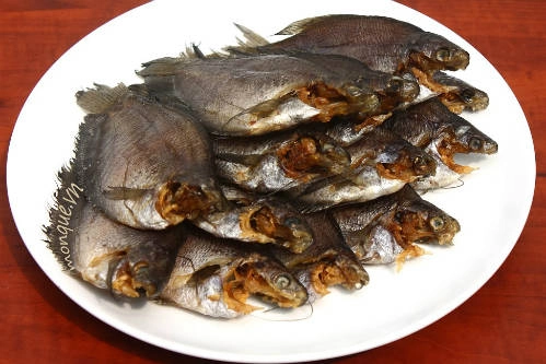Để con cá đạt độ dai ngon, người ta phơi nhiều nhất hai nắng, không được kéo dài vì thịt cá khô sẽ mất mùi thơm đặc trưng và không còn ngon đúng vị.