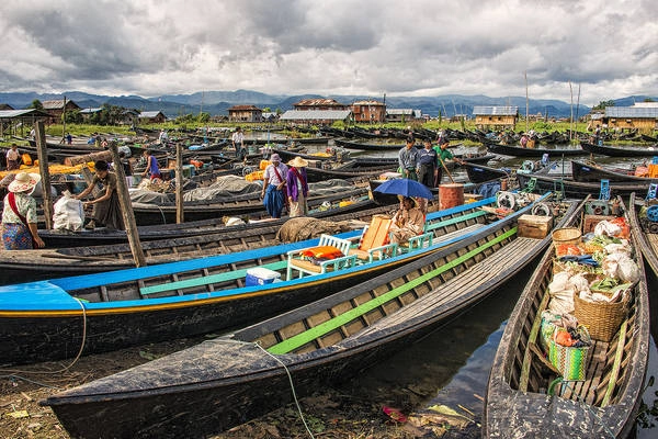 Chợ nổi trên hồ Inle. Ảnh: ZY-CO Chợ nổi trên hồ Inle. Ảnh: ZY-CO