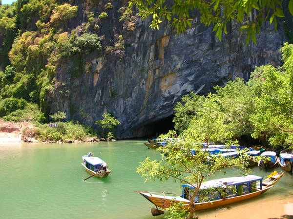 Đường vào Phong Nha đẹp như tranh vẽ. Ảnh: tamglobaltravel Đường vào Phong Nha đẹp như tranh vẽ. Ảnh: tamglobaltravel